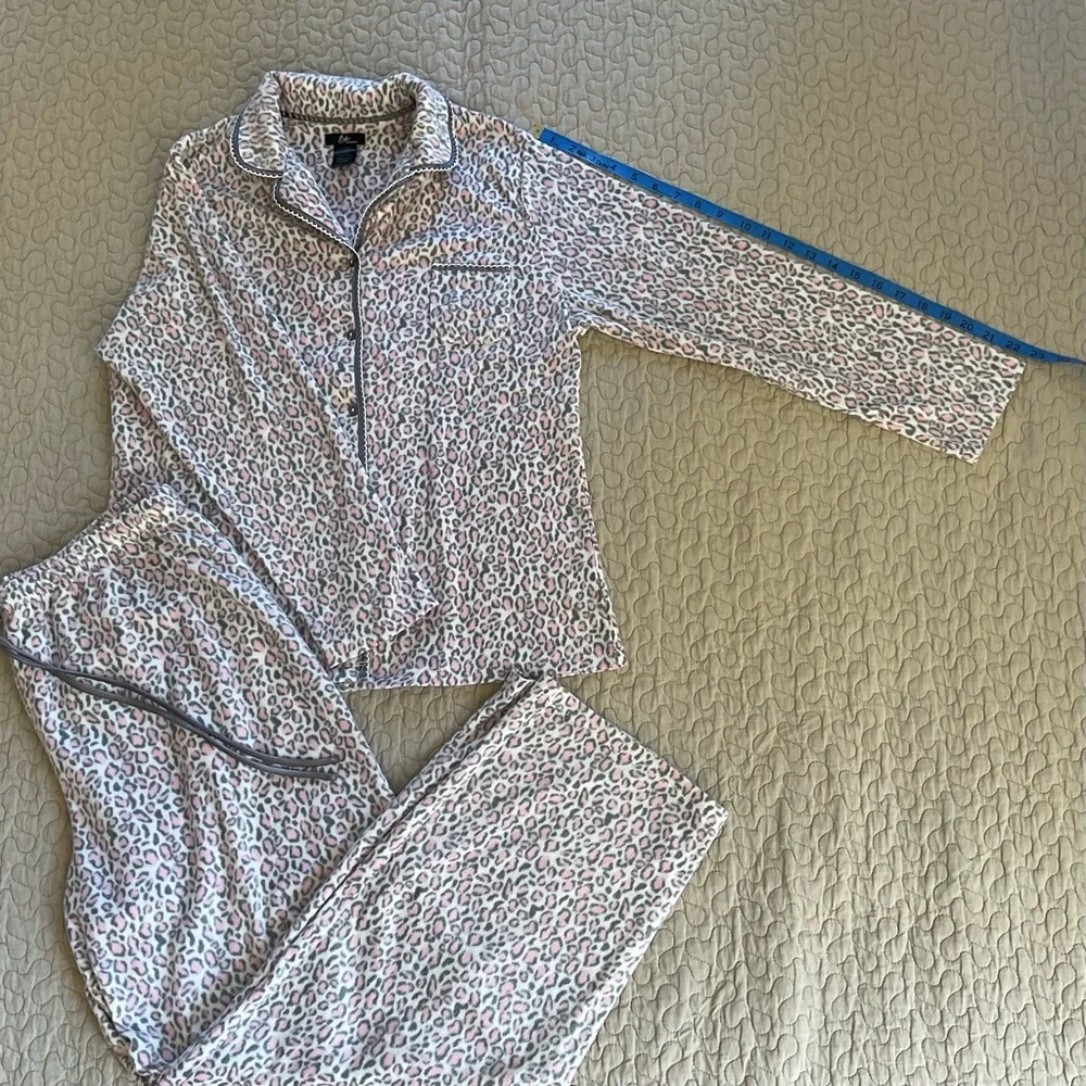Aria Collection Light Pink, Gray & White Animal Print Fleece 2pc Pajama Set - Picture 2 of 10